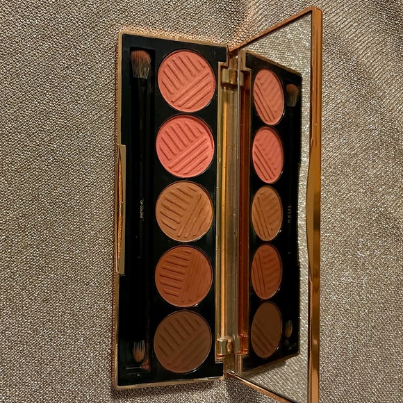 Doce of Colour-SASSY SIENNAS
EYESHADOW PALETTE - Picture 2 of 10